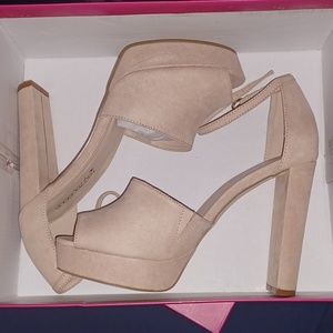 Shoedazzle tan heels